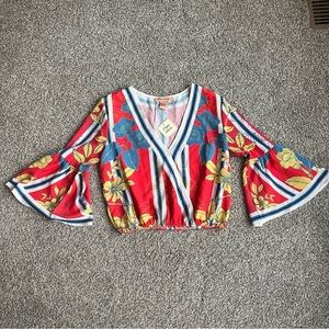Flying Tomato NWT Blouse, Cropped Floral Deep V with 3/4 Bell Sleeve, Size Small